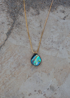 venetian box chain necklace in 14k gold fill with green blue iridescent vintage abalone droplet pendant.