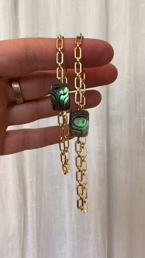 video showing the shine and movement of the gold chain bracelet with abalone bead