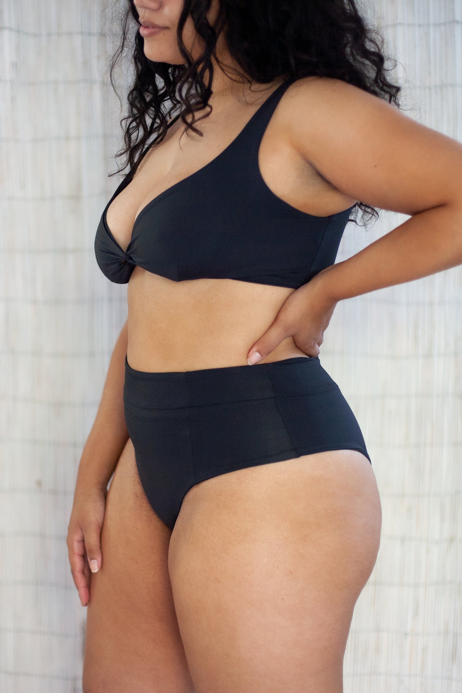 Guadalupe Bottom| All black